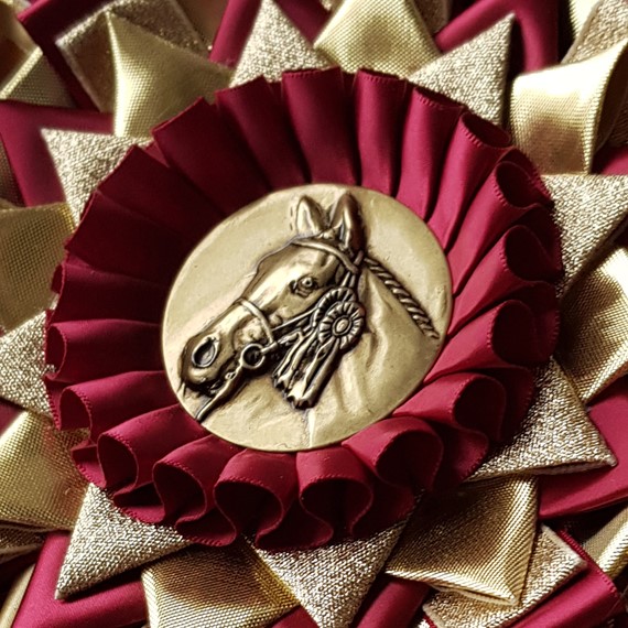 Gold equine medal centre